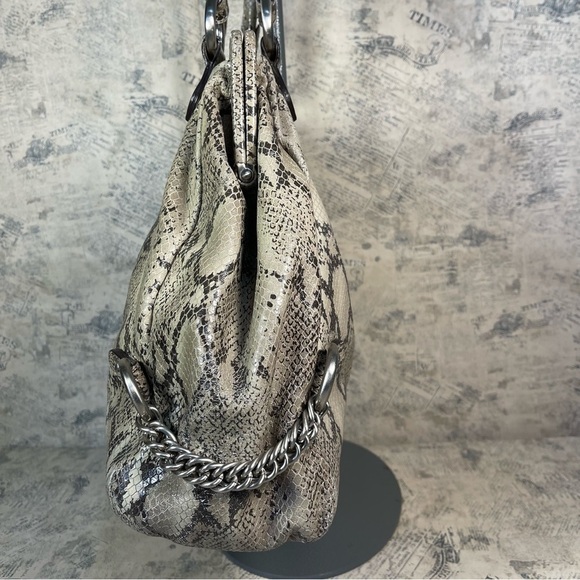 Kenneth Cole Snake Embossed Leather Bag with Kiss-lock Closure - Picture 5 of 13